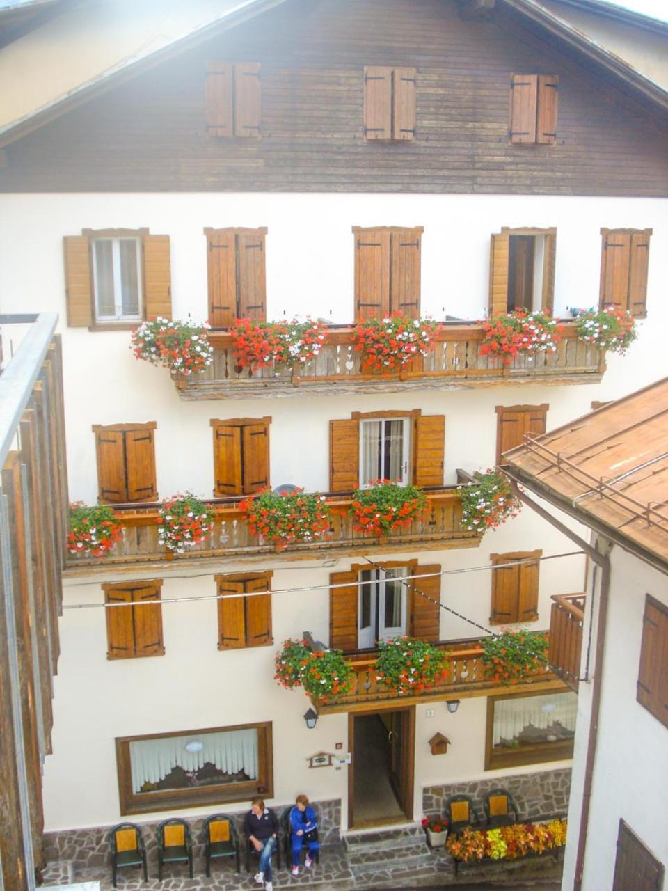Albergo Larese Auronzo di Cadore Exterior photo
